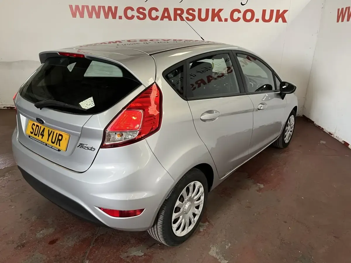 Używany Ford Fiesta Style 2014 Srebrny Hatchback