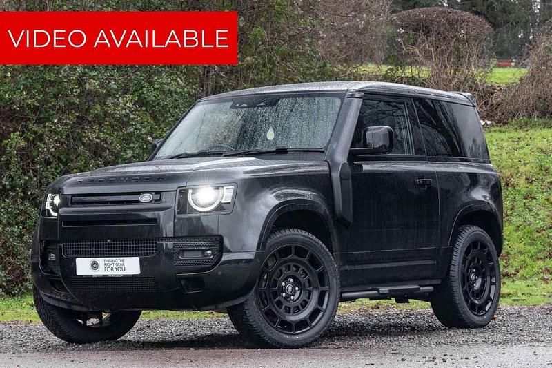 Used Land Rover Defender HSE Dynamic 250 HP (183 kW) 2024 Black Estate