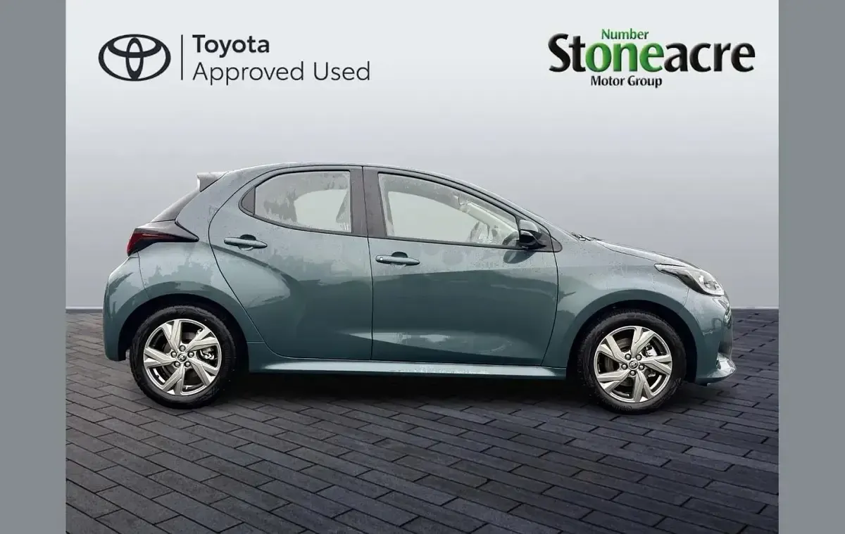 Used Toyota Yaris 113 HP (83 kW) 2026 Green Hatchback