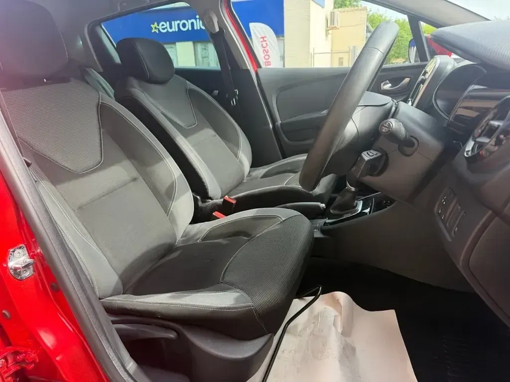 Używany Renault Clio IV Iconic 2019 Czerwony Hatchback