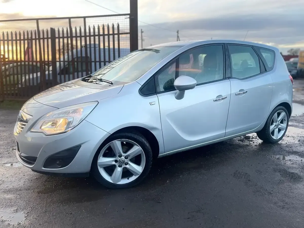 Second-hand Vauxhall Meriva 2013 Argintiu Monovolum