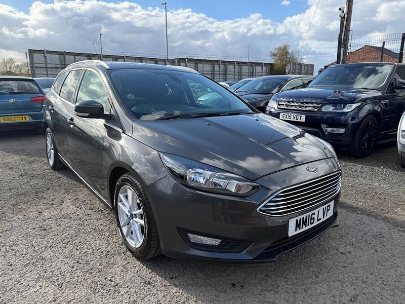 Used Ford Focus Zetec 120 HP (88 kW) 2016 Grey Estate