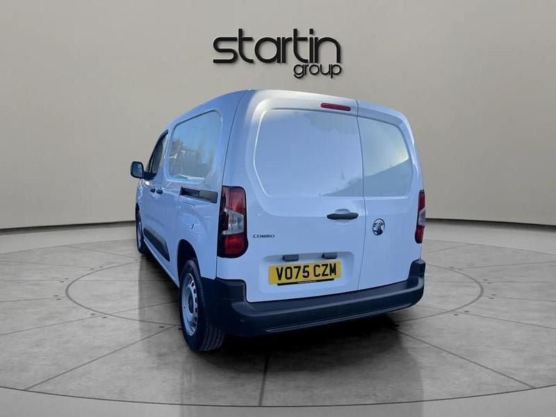 Used Vauxhall Combo 129 HP (94 kW) 2025 White Van
