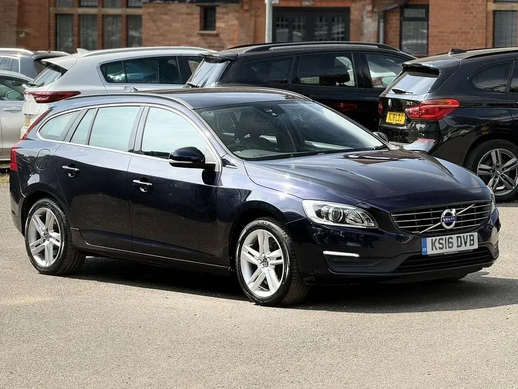 Used Volvo V60 SE 163 HP (119 kW) 2016 Blue Estate
