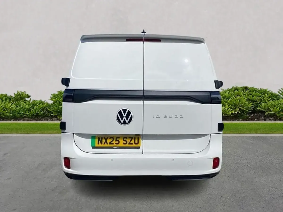Usado VW ID. Buzz 210 kW (286 CV) 2025 Blanco Monovolumen