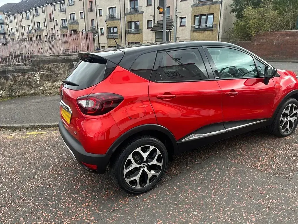 Used Renault Captur Signature 90 HP (66 kW) 2018 Red/black SUV