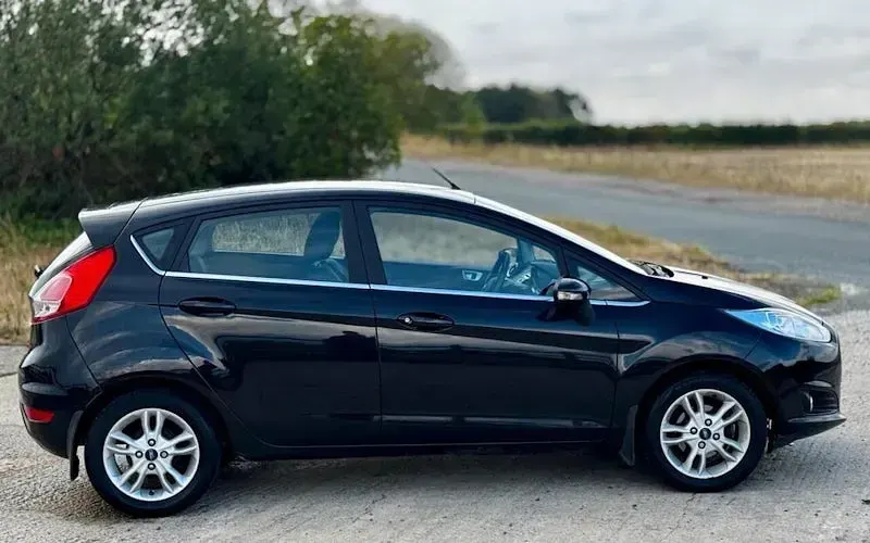 Used Ford Fiesta Zetec 101 HP (74 kW) 2015 Black Hatchback
