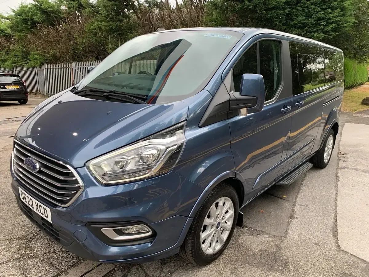 Used Ford Tourneo Custom Titanium 130 HP (95 kW) 2022 Blue Van