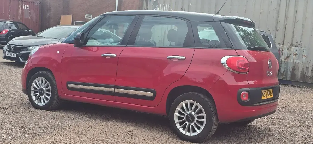 Used Fiat 500L Lounge 85 HP (62 kW) 2013 Red/black MPV