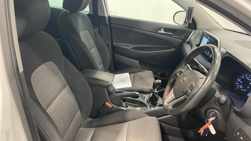 Used Hyundai Tucson SE 132 HP (97 kW) 2019 White SUV