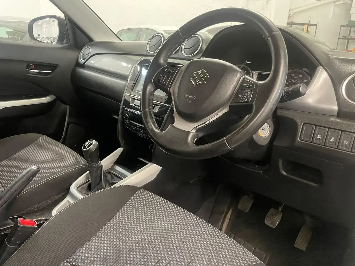 Used Suzuki Vitara SZ-T 120 HP (88 kW) 2016 White SUV