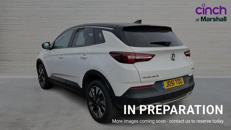 Used Vauxhall Grandland X SRi 130 HP (95 kW) 2020 White SUV