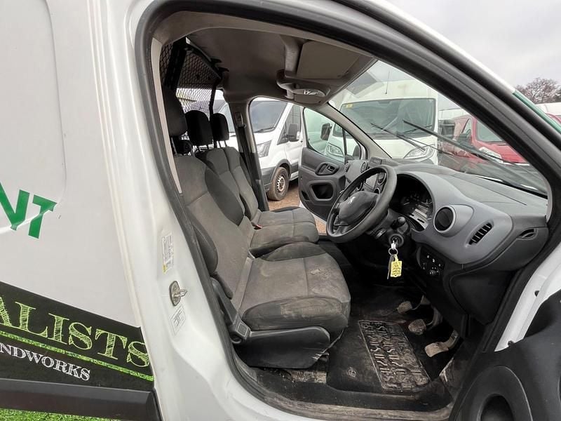 Begagnad Peugeot Partner 2017 Vit Minibuss