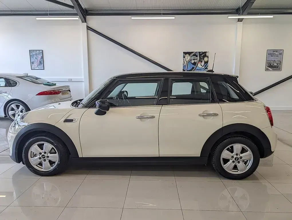Used Mini Cooper Classic 2020 Pepper white Hatchback