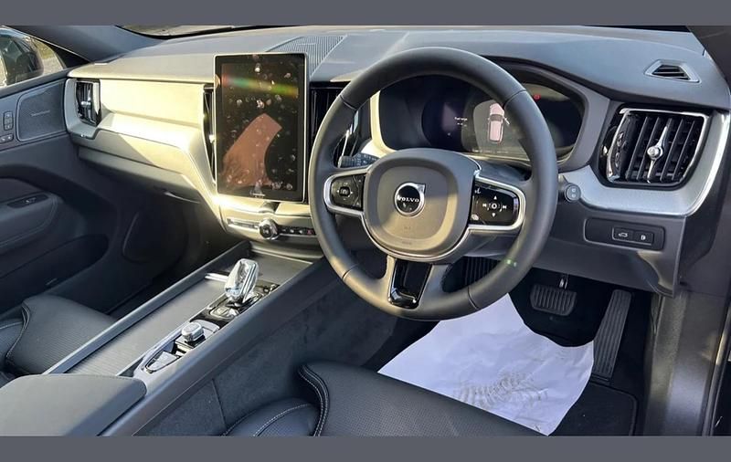 New Volvo XC60 Plus 350 HP (257 kW) 2025 Metallic  onyx black SUV