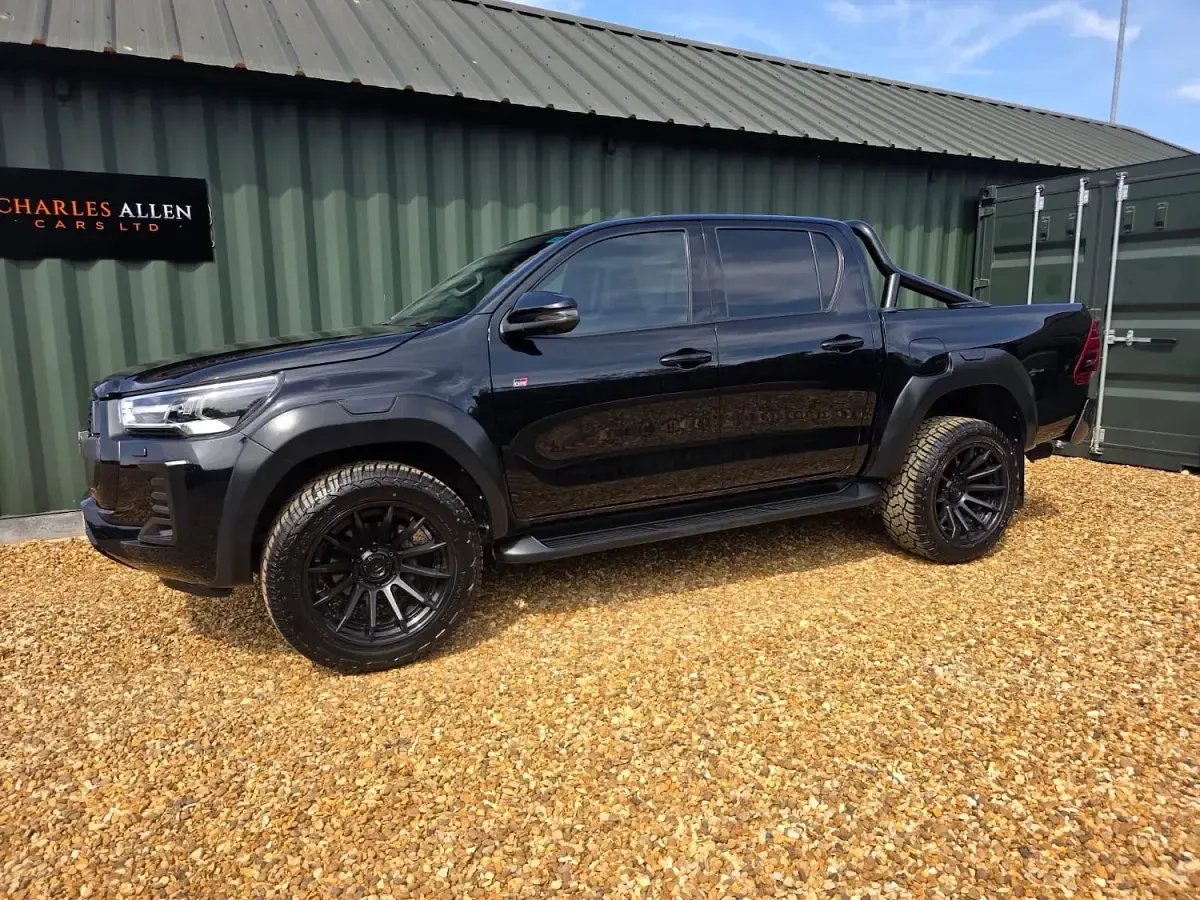 Used Toyota HiLux Plus 201 HP (147 kW) 2023 Black Pickup