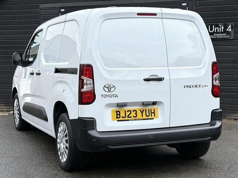 Image 3/4