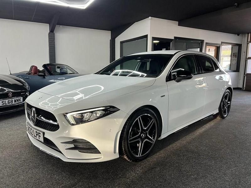 Used Mercedes A180 Executive 136 HP (100 kW) 2022 White Hatchback