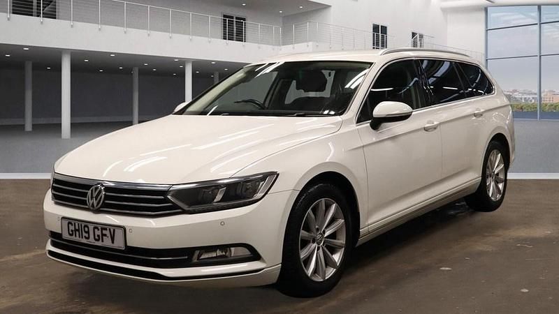 Used VW Passat Business 150 HP (110 kW) 2019 Candy white Estate