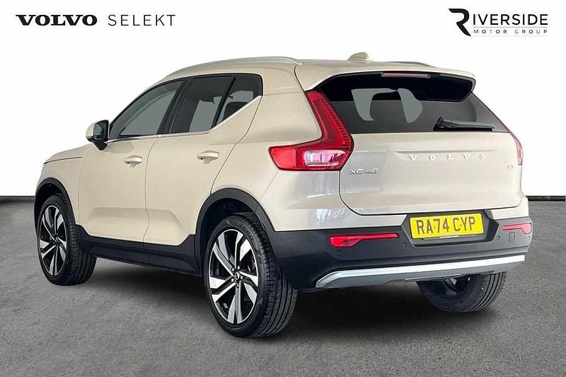 Begagnad Volvo XC40 Ultra 2025 Guld SUV
