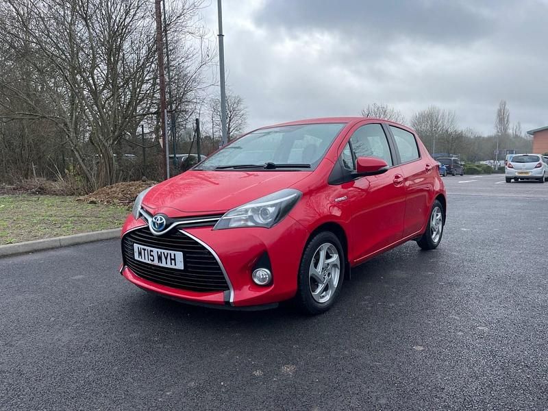 Used Toyota Yaris Hybrid 2015 Red Hatchback