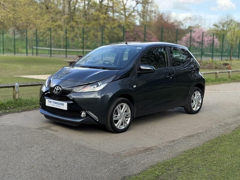 Used Toyota Aygo x-press 2015 Grey Hatchback