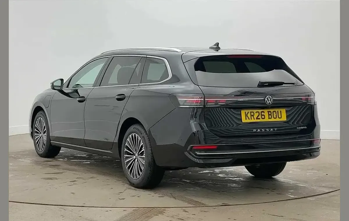 New VW Passat Elegance 204 HP (150 kW) 2026 Black Estate