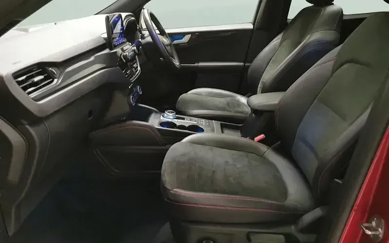 Second-hand Ford Kuga ST-Line X 225 CP (165 kW) 2023 Roșu SUV