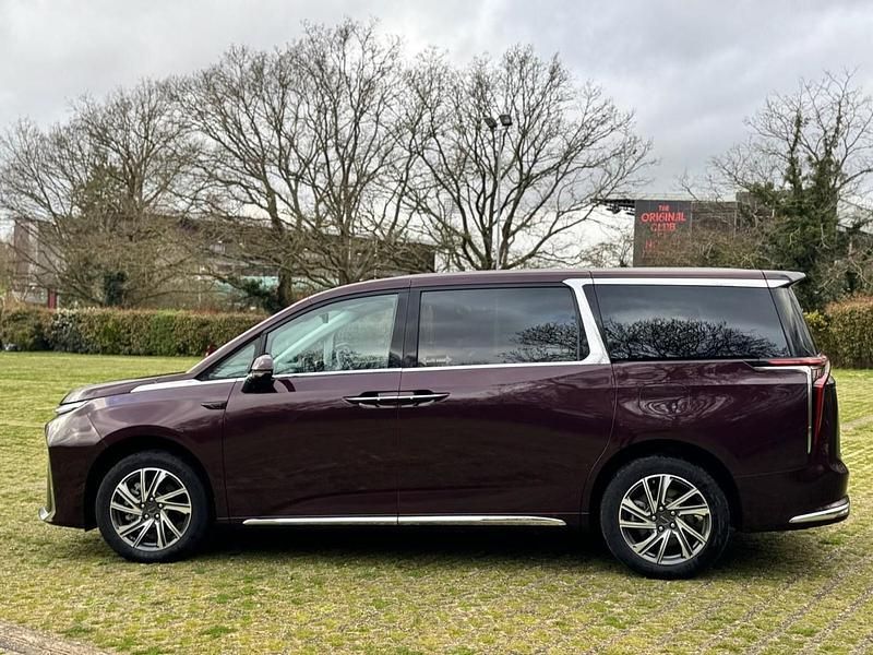 Used Maxus MIFA 9 180 kW (245 HP) 2024 Red MPV