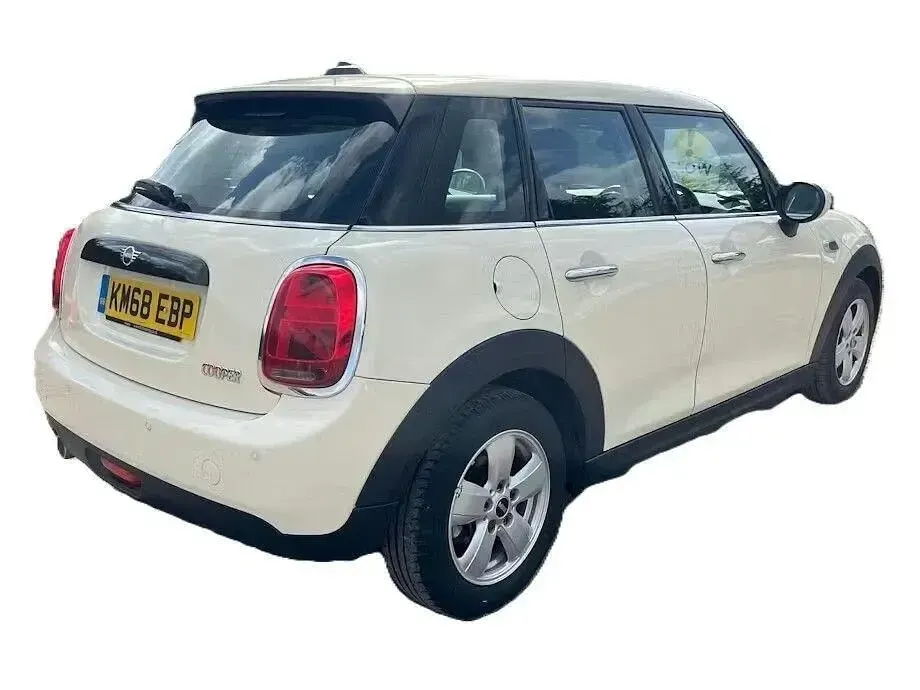 Używany Mini Cooper Hatch 136 KM (100 kW) 2018 Biały Hatchback