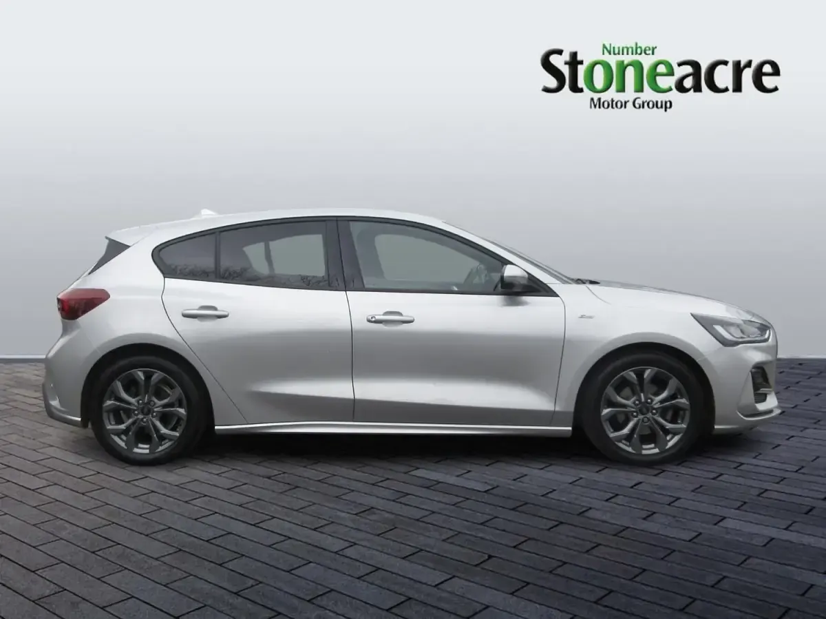 Used Ford Focus ST-Line 125 HP (91 kW) 2023 Silver Hatchback