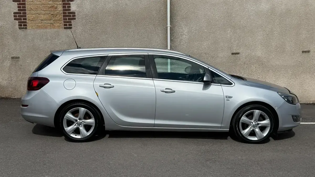 Used Vauxhall Astra SRi 2011 Silver Estate