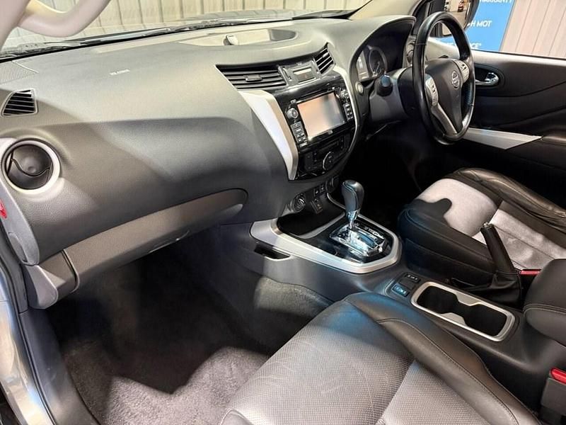 Used Nissan Navara Tekna 190 HP (139 kW) 2018 Grey Pickup