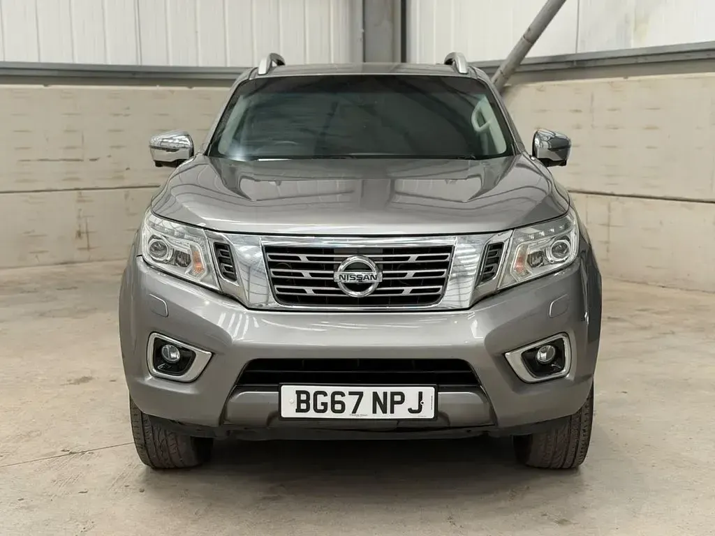 Used Nissan Navara Tekna 190 HP (139 kW) 2017 Grey Pickup