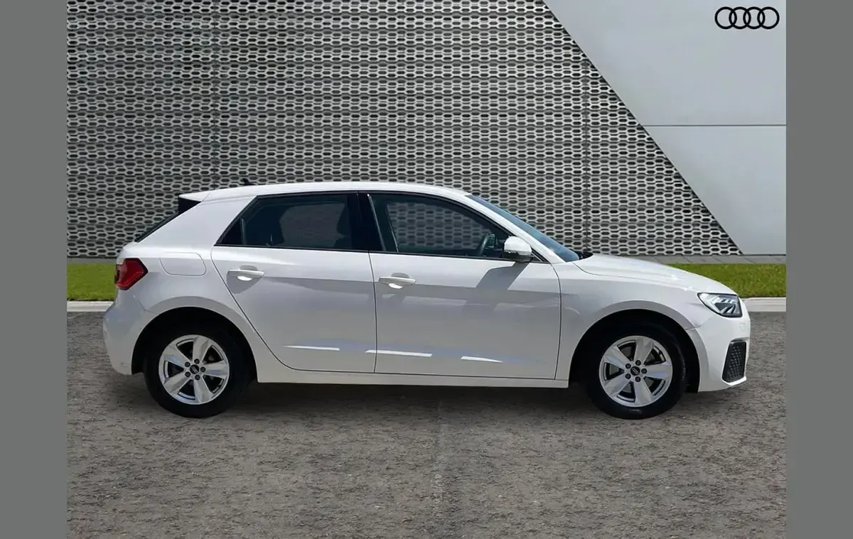 Used Audi A1 Design 108 HP (79 kW) 2023 White SUV