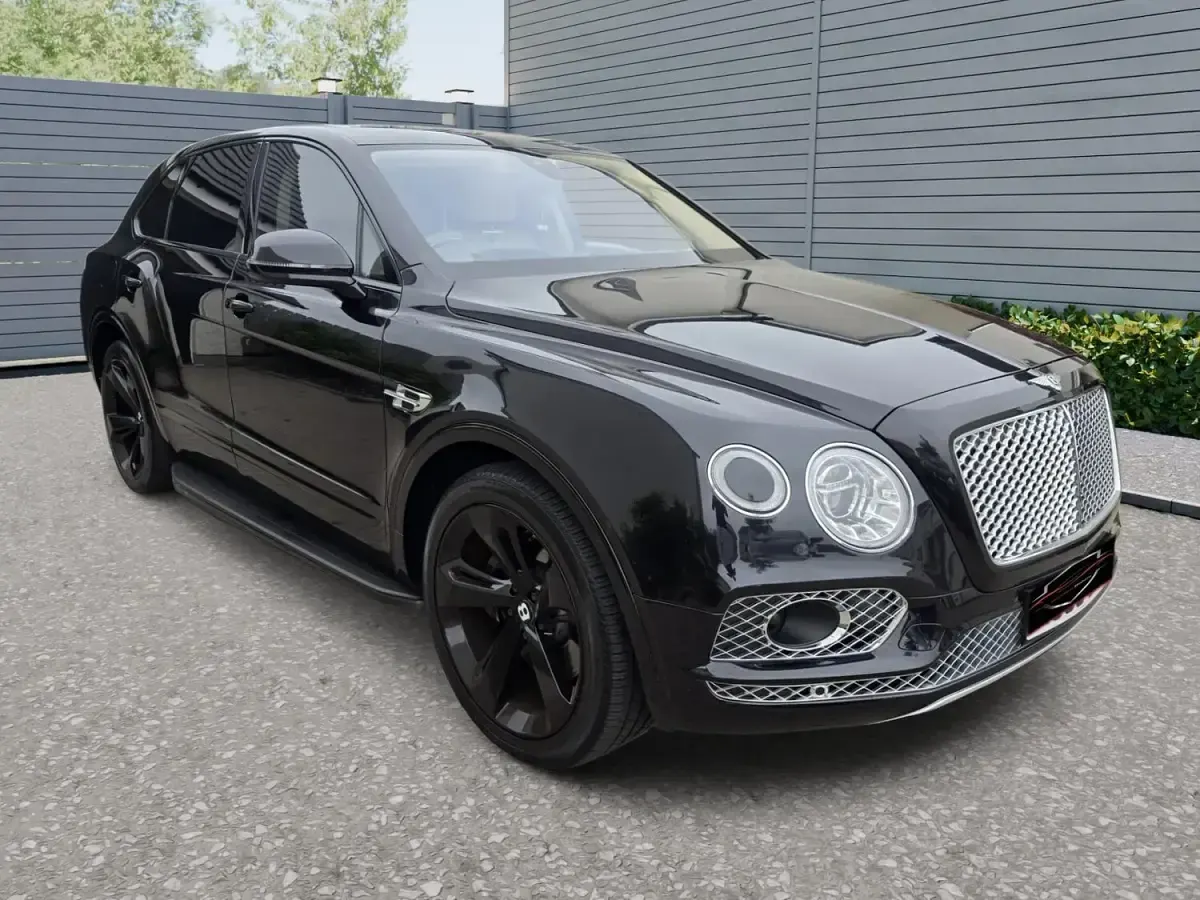Used Bentley Bentayga 608 HP (447 kW) 2016 Black SUV