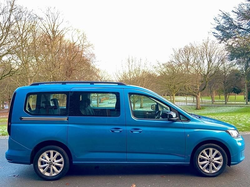 Begagnad VW Caddy Maxi Life 122 HK (89 kW) 2022 Blå Minibuss