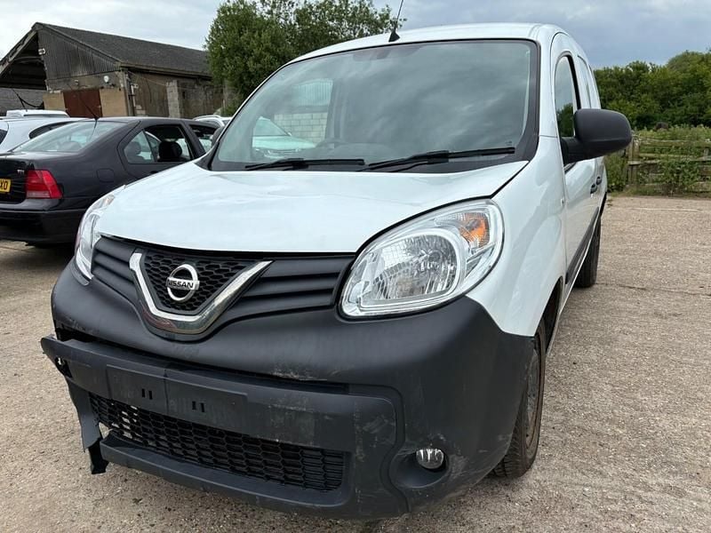 White Used 2021 Nissan NV250 Acenta Van | £3,800 - Image 1/4