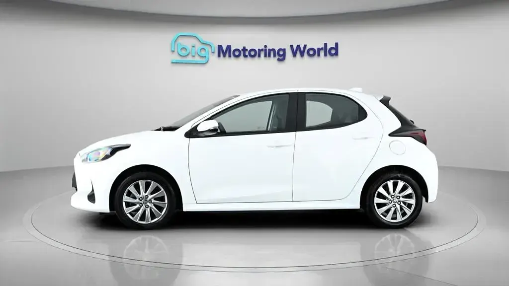 Used Toyota Yaris 116 HP (85 kW) 2023 White Hatchback