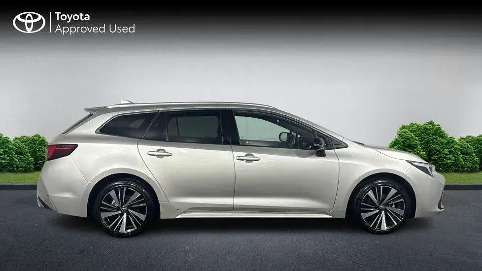 Used Toyota Corolla Design 140 HP (102 kW) 2025 Silver Estate
