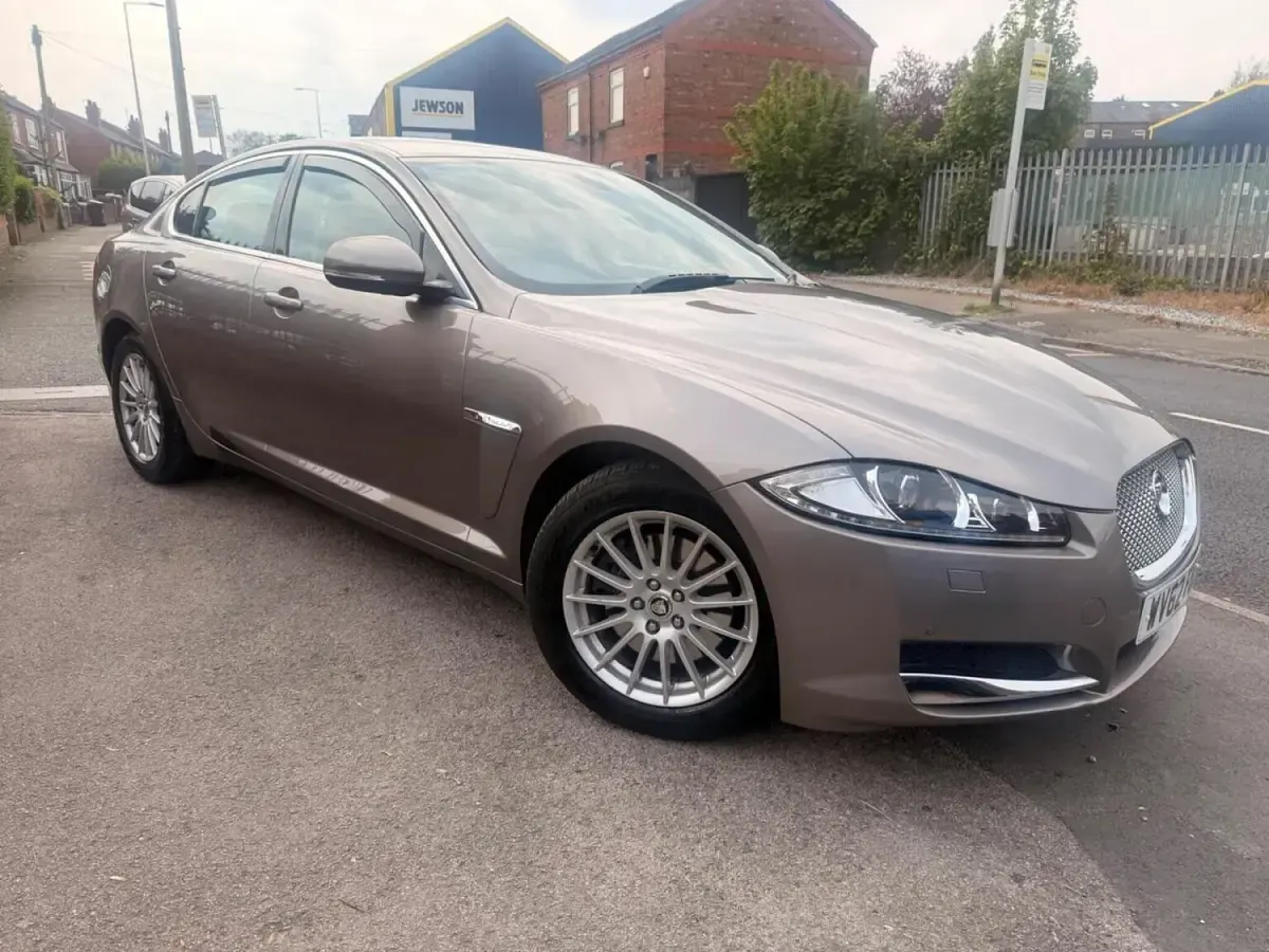 Gebraucht Jaguar XF Business Edition 163 PS (119 kW) 2012 Grau Limousine