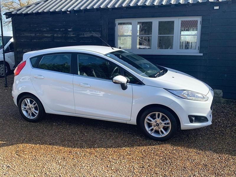 Used Ford Fiesta Zetec 2015 White Hatchback