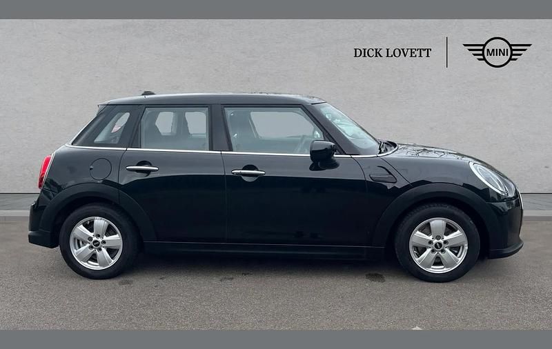 Usado Mini Cooper Classic 134 CV (98 kW) 2023 Negro Utilitario