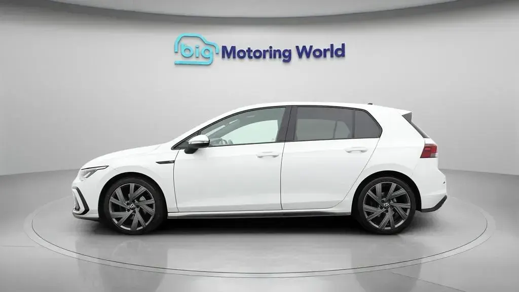 Used VW Golf VIII R-line 150 HP (110 kW) 2023 White Hatchback