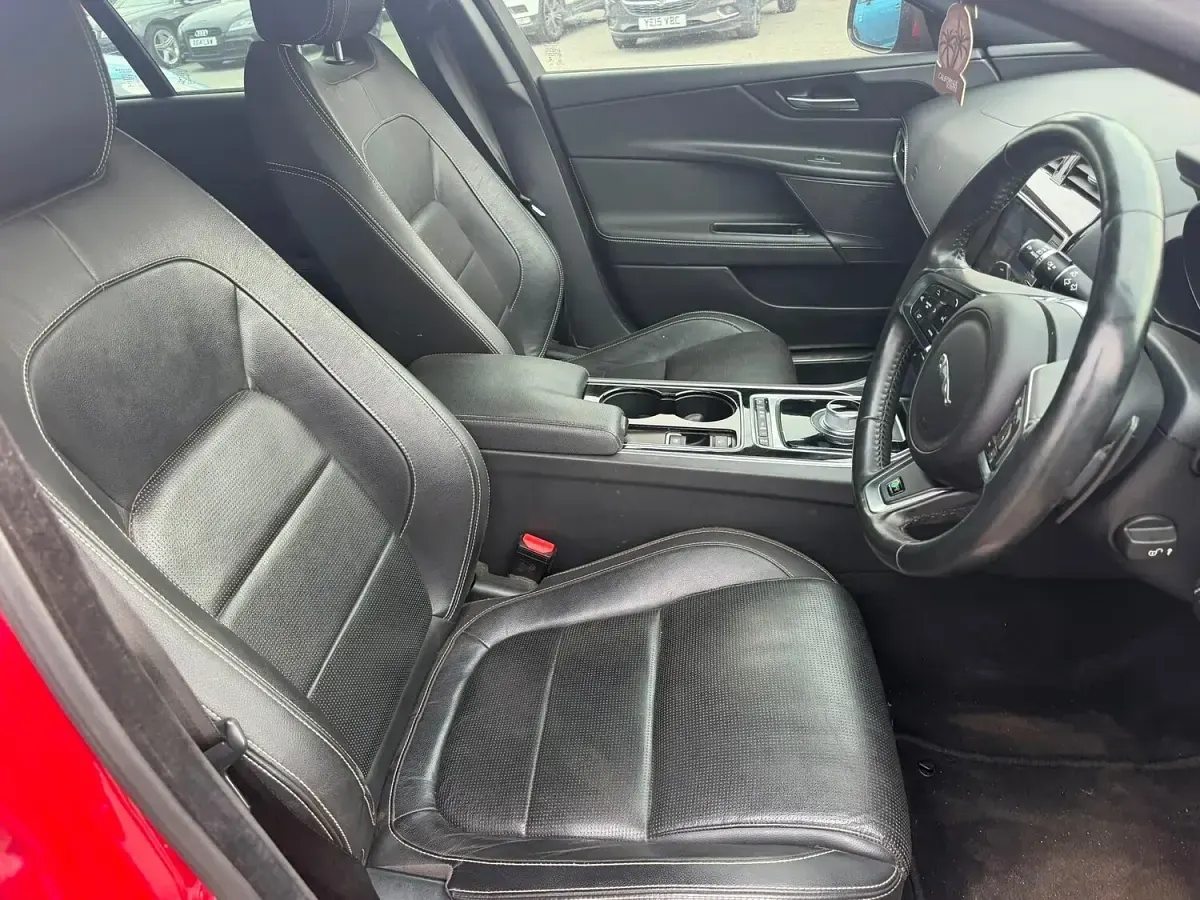 Used Jaguar XE R-Sport 180 HP (132 kW) 2016 Red Sedan