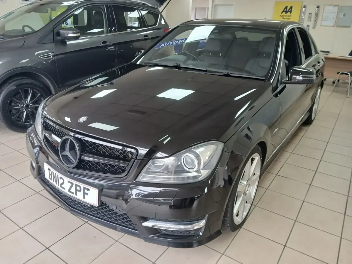 Używany Mercedes C220 2012 Czarny Sedan/Limuzyna