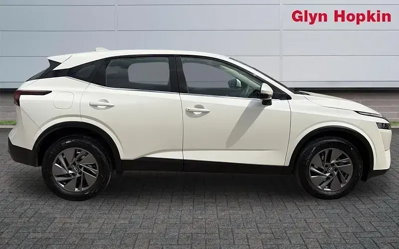 Used Nissan Qashqai Acenta Premium 158 HP (116 kW) 2023 White SUV
