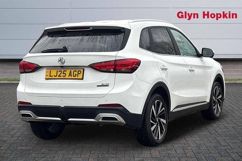 Used MG ZS Trophy 2025 White Hatchback