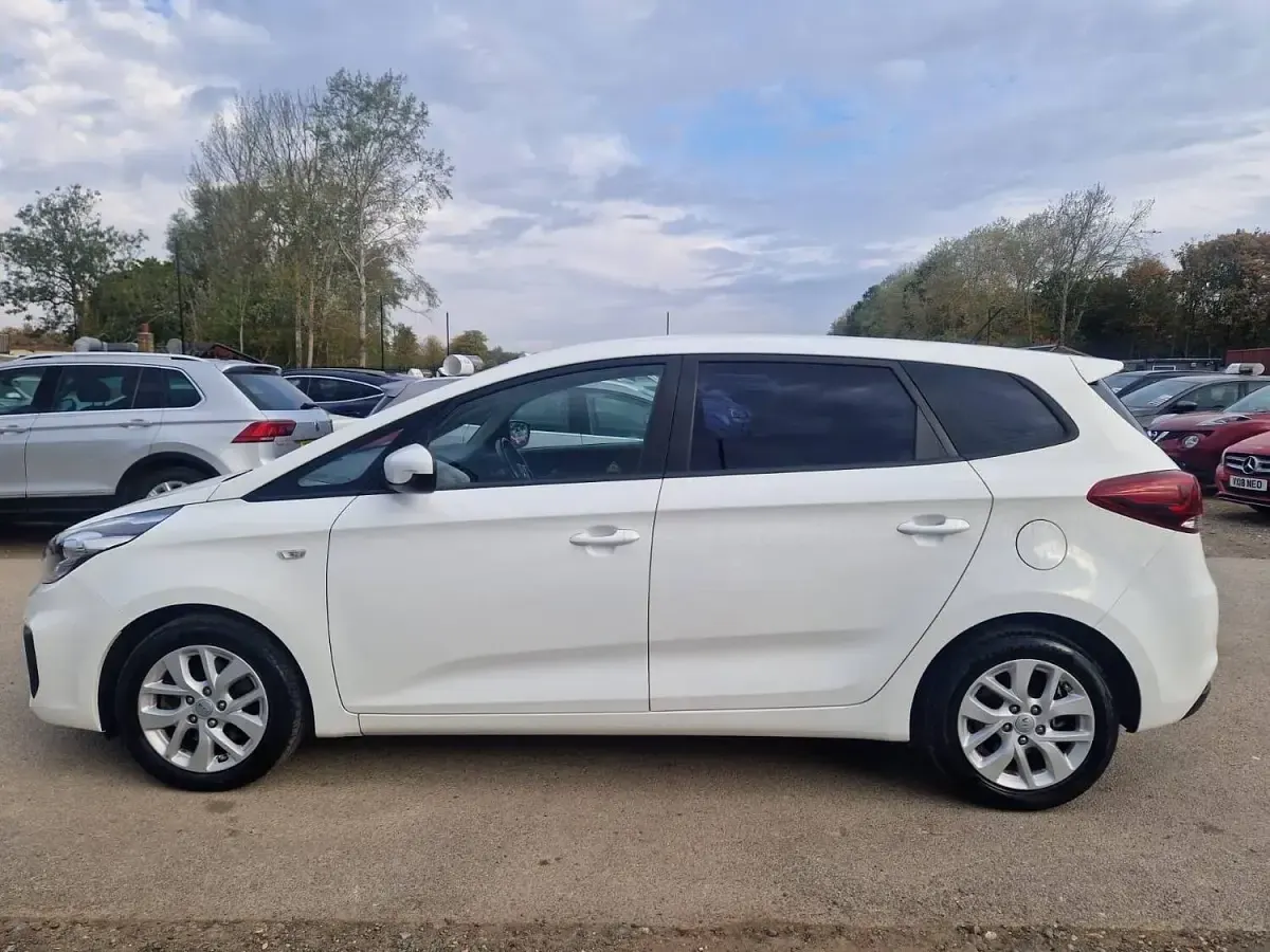 Used Kia Carens 135 HP (99 kW) 2018 White MPV