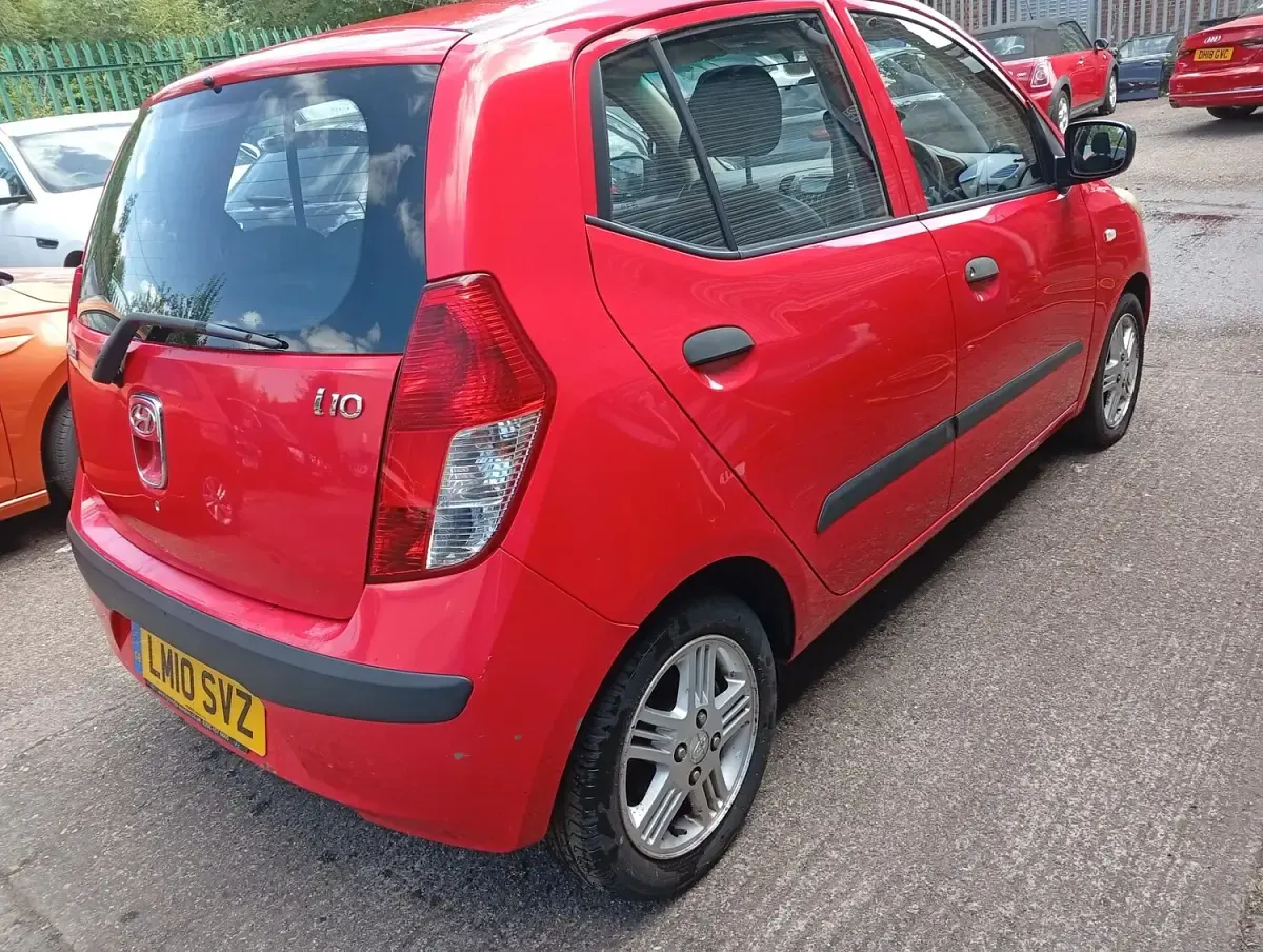 Used Hyundai i10 Classic 77 HP (56 kW) 2010 Red Hatchback